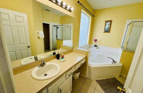 Seasons House | 765 Beautiful Vacation Home With Private Pool, And Much More!