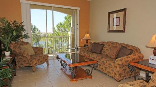 Windsor Hills House | 7660 Comrow #303