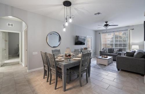 Windsor Hills House | 7671 Comrow Unit 205