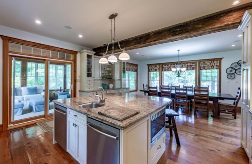 Muskoka Lakes Cottage | 8 bed 5 bath cottage on Lake Muskoka, 9 acres!