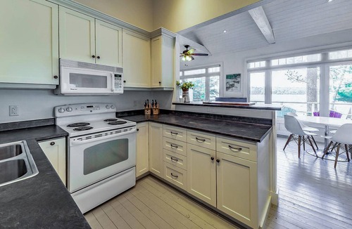 Muskoka Lakes Cottage | 8 bedroom 4 bath Island getaway on Lake Rosseau!