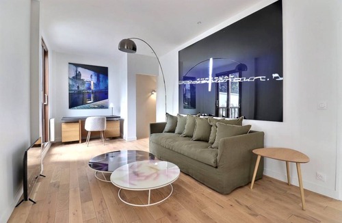 Republique–Point-du-Jour Apartment | 80 m² Apartment ∙ 2 bedrooms ∙ 4 guests
