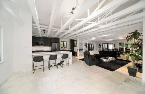 East Little Havana House | 8BR Near Kiki on the River, Home Cinema, Gym, Pool, Grill