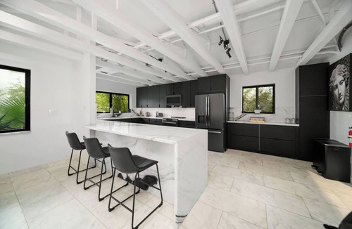 East Little Havana House | 8BR Near Kiki on the River, Home Cinema, Gym, Pool, Grill