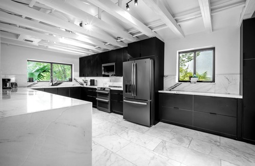 East Little Havana House | 8BR Near Kiki on the River, Home Cinema, Gym, Pool, Grill