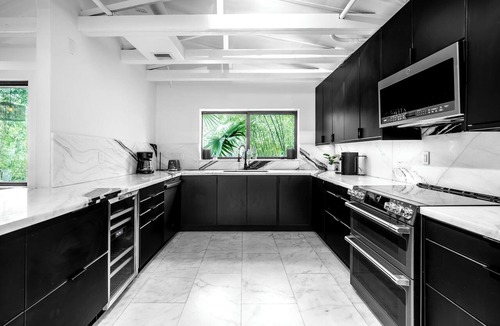 East Little Havana House | 8BR Near Kiki on the River, Home Cinema, Gym, Pool, Grill