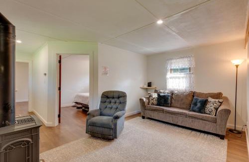 Hillsgrove House | 9 Mi to Worlds End State Park: Deluxe Cabin H