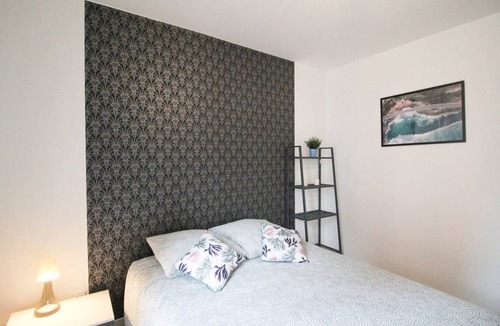 Clichy Resort | 90 m² Private room ∙ 1 bedroom ∙ 5 guests
