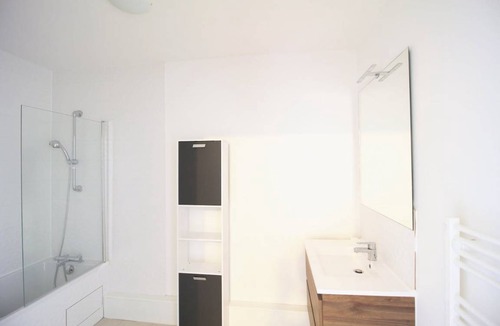 Clichy Resort | 91 m² Private room ∙ 1 bedroom ∙ 4 guests