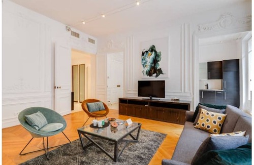 Champs-Elysees Apartment | 93 m² Apartment ∙ 1 bedroom ∙ 2 guests