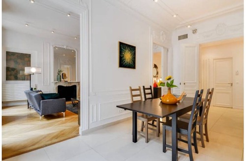 Champs-Elysees Apartment | 93 m² Apartment ∙ 1 bedroom ∙ 2 guests