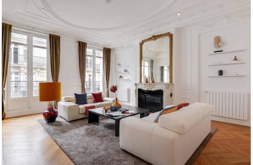 Champs-Elysees Apartment | 94 m² Apartment ∙ 1 bedroom ∙ 2 guests