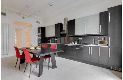 Champs-Elysees Apartment | 94 m² Apartment ∙ 1 bedroom ∙ 2 guests