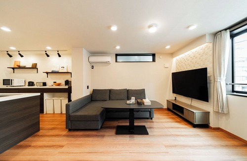 Ueno House | 98 m2, Best Location, Free Parking, Luxury Private House, 5 min walk to station