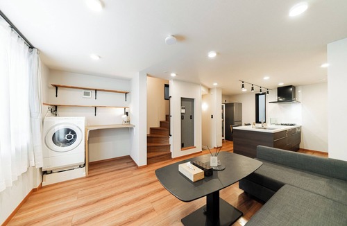 Ueno House | 98 m2, Best Location, Free Parking, Luxury Private House, 5 min walk to station