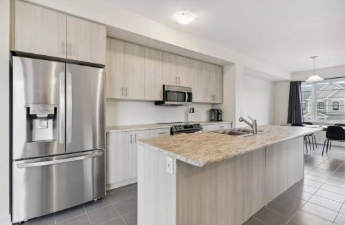 Thorold House | A Brand New 4BR Townhouse in Thorold Retreat