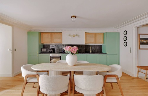 Quartier du Faubourg-Montmartre Apartment | A Breathtaking 2BR/2BA in Opera - Grands Boulevards