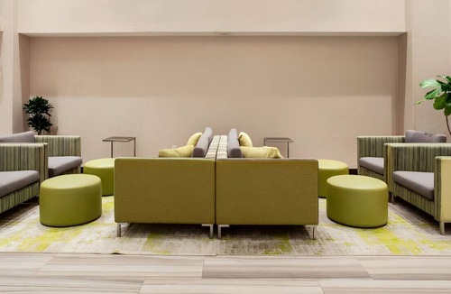Airport North House | A Charming Group Hideaway! Enjoy Free Breakfast
