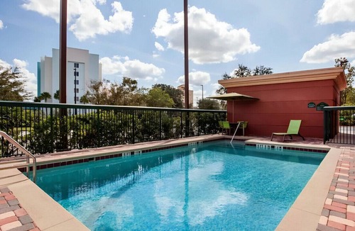 Airport North House | A Charming Group Hideaway! Enjoy Free Breakfast