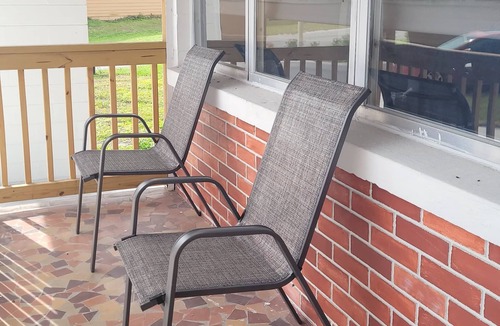 Lakeland House | A Cozy Home Minutes to I-4 Expressway to Tampa and Orlando. Welcom Longterm book