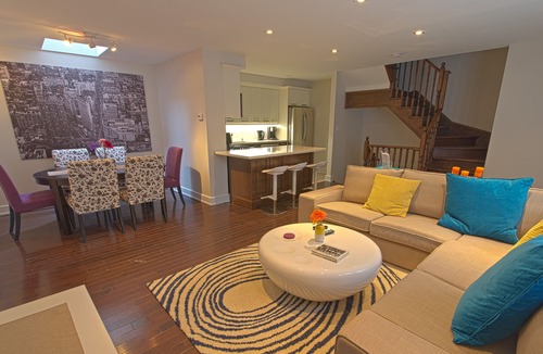 Church and Wellesley House | A cozy home minutes walk from Eaton Centre