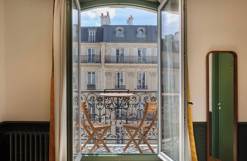 Quartier Saint-Georges Apartment | A Glowing 3-BR/3BA with Services in Opéra - St-Lazare