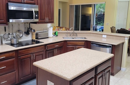 Plymouth House | A Hidden Gem, A Cozy 4-bedroom 3 bath house in gorgeous Apopka with WiFi, AC