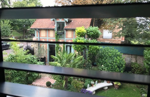 Saint-Cloud House | A little haven of peace in a green setting