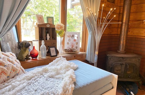 Higashiizu House | A log house with a cute southern French interior / Kamo-gun Shizuoka