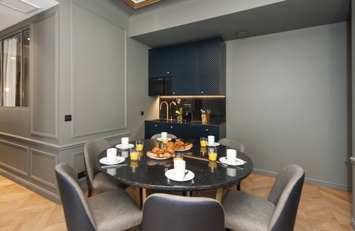 Champs-Elysees Apartment | A Luxurious 3-BR apartment in the Champs Elysées