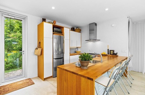 Grey Highlands House | A Modern Home on Top of the Beaver Valley with Direct Access to the Bruce Trail.
