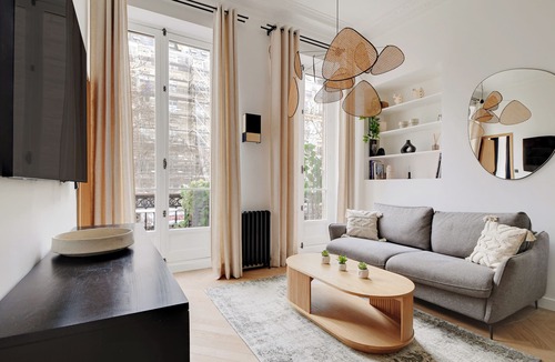 Quartier du Faubourg-Montmartre Apartment | A Modern & Stylish 1-BR Apartment in Opéra