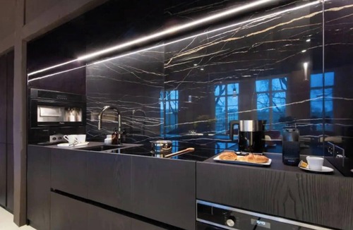 Les Iles Apartment | A PERFECT BLEND OF GLAMOUR & PRESTIGE - NESTLED IN THE HISTORIC ÎLE SAINT LOUIS