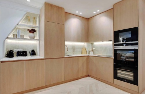 Quartier du Faubourg-Montmartre Apartment | A PERFECT BLEND OF LUXURY AND COMFORT JUST STEPS FROM THE ICONIC OPÉRA GARNIER