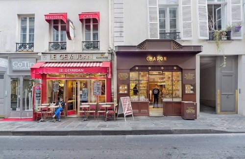 Quartier des Invalides Apartment | A PERFECT PARISIAN RETREAT IN THE HEART OF SAINT-GERMAIN- RUE PAUL LOUIS COURIER