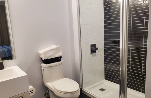 Sunnylea Condo | A Perfect Suite for Family Vacation or Business Trip 10mins to Downtown Toronto