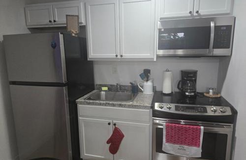 Hallandale Beach Apartment | A quiet place to rest