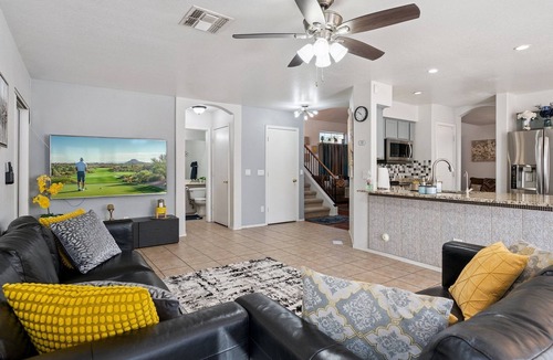 Chandler House | A spacious home filled with natural light , 3 Bedroom House with AC and Heating.