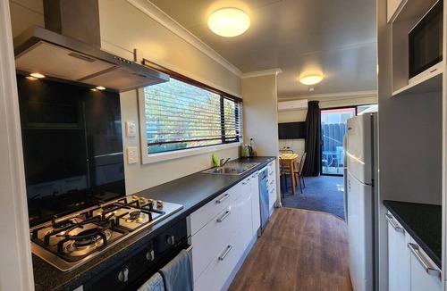 Dunedin City Centre Apartment | A Stone's Thrown From Town (Cosy Home)