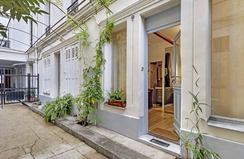 Notre-Dame-des-Champs Apartment | A Sweet Studio in Montparnasse