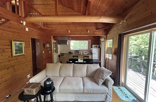 Yamanakako House | A vacation home surrounded by nature and warmth