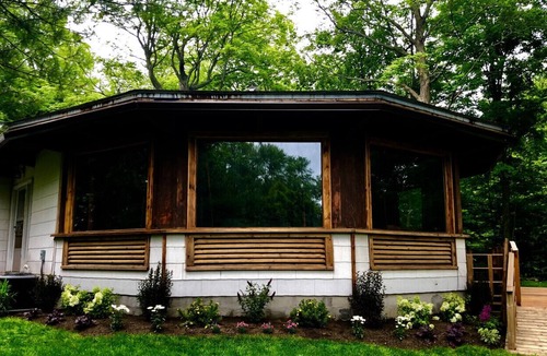 Georgina Cottage | Absolutely Stunningly Beautiful, Private and Secluded Cottage 40 Minutes from Toronto!