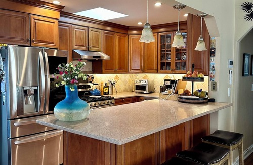 Long Beach House | Adorable 2-bedroom house with AC in one block from the beach
