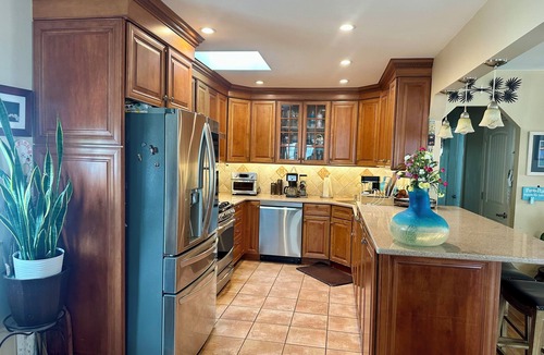 Long Beach House | Adorable 2-bedroom house with AC in one block from the beach