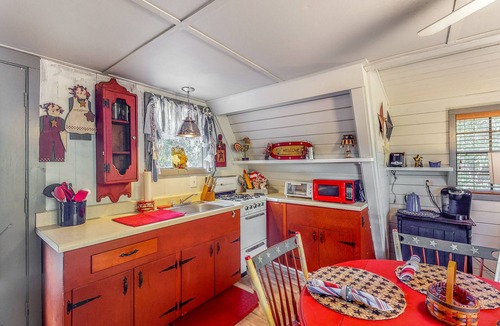 Bushnell Cabin | Adorable A-Frame with riverfront yard, fishing pier, & firepit