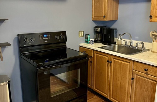 Kingston Apartment | Adorable Midtown Kingston Tavern Style apartment