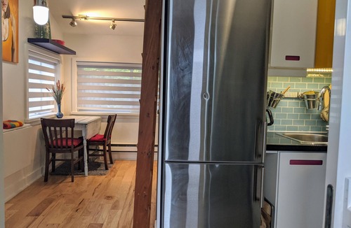 Fashion District Apartment | Adorable mini-house in heart of Trinity Bellwoods