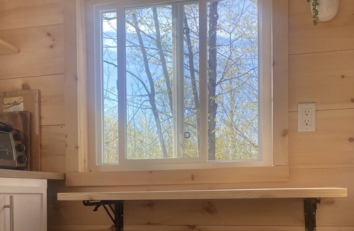 Central Frontenac Cabin | AdorableTiny Home