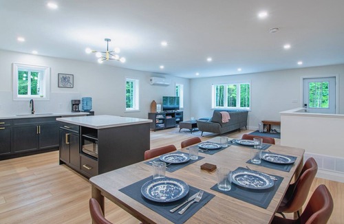 Armour Cottage | Adventure Awaits - Three Bedroom Cottage, Sleeps 6