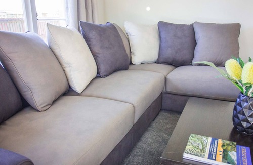 Christchurch House | Affordable 3 Bed - 10 minutes from Malls & Beaches